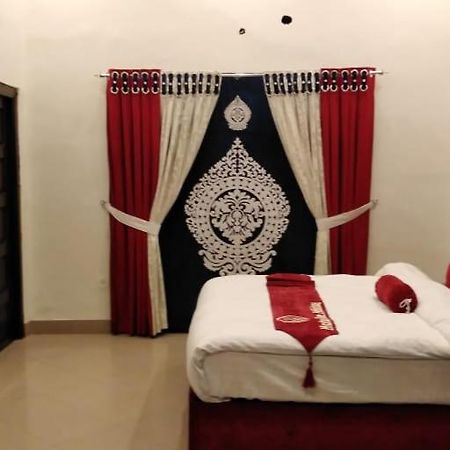 Hotel The Holiday Lahore Bagian luar foto