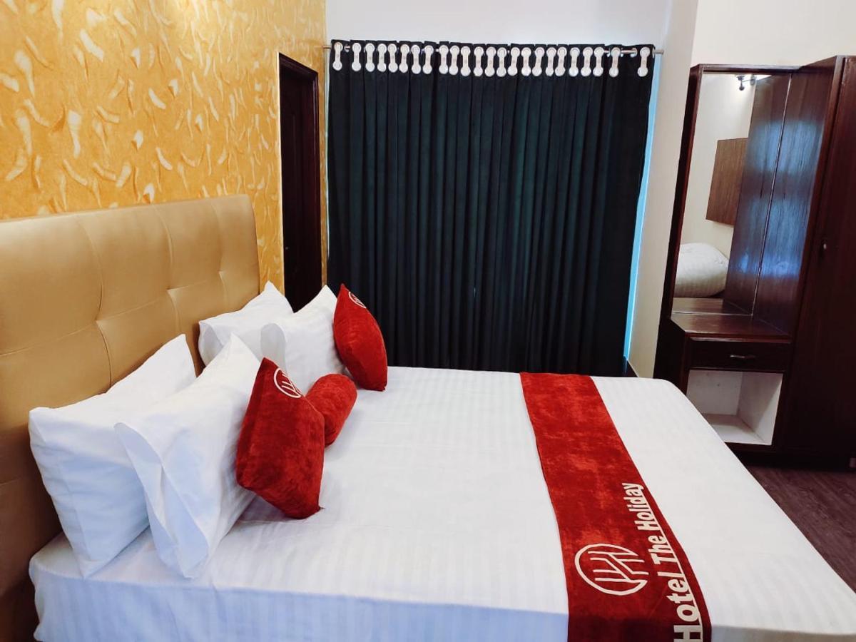 Hotel The Holiday Lahore Bagian luar foto