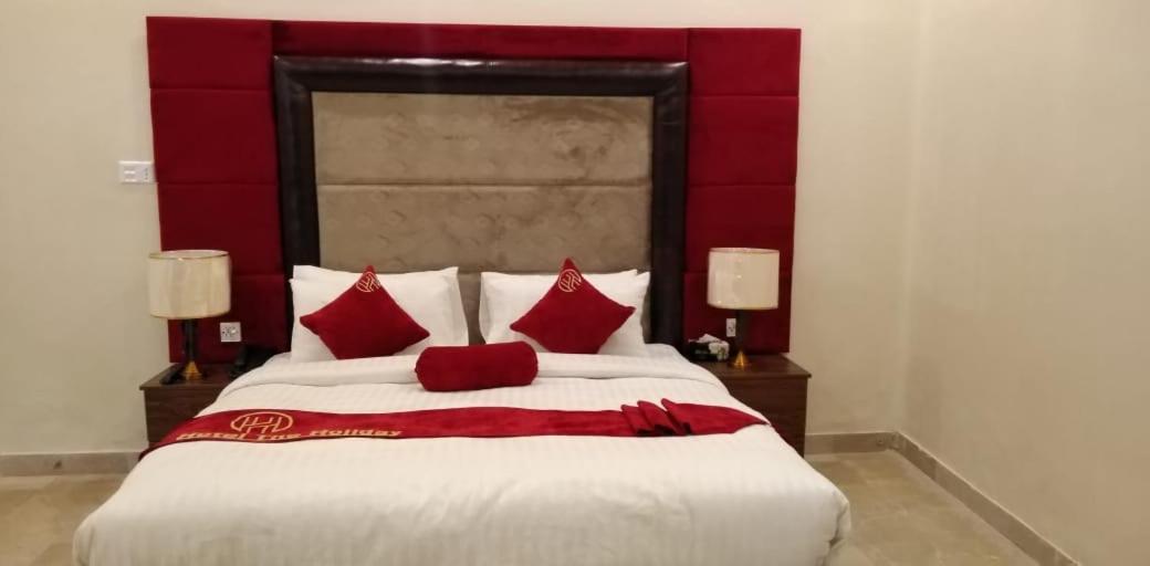 Hotel The Holiday Lahore Bagian luar foto