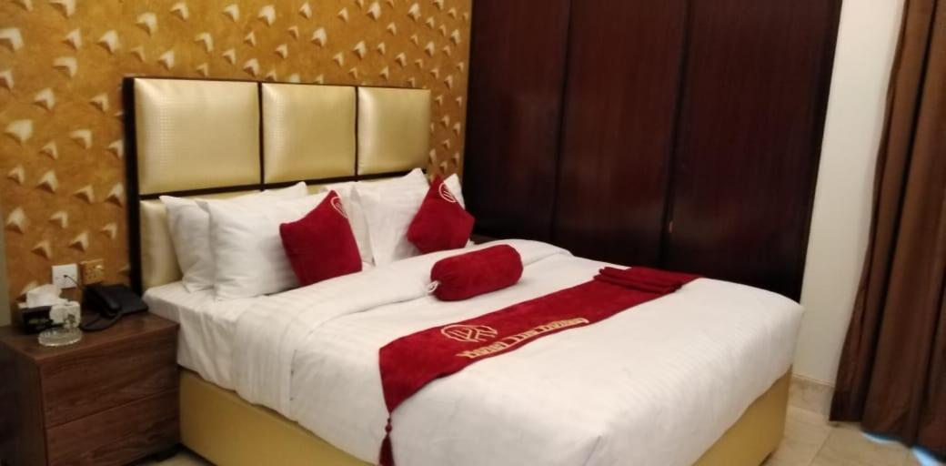 Hotel The Holiday Lahore Bagian luar foto
