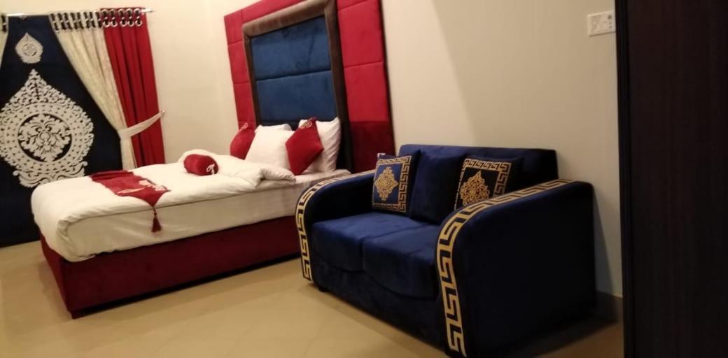 Hotel The Holiday Lahore Bagian luar foto