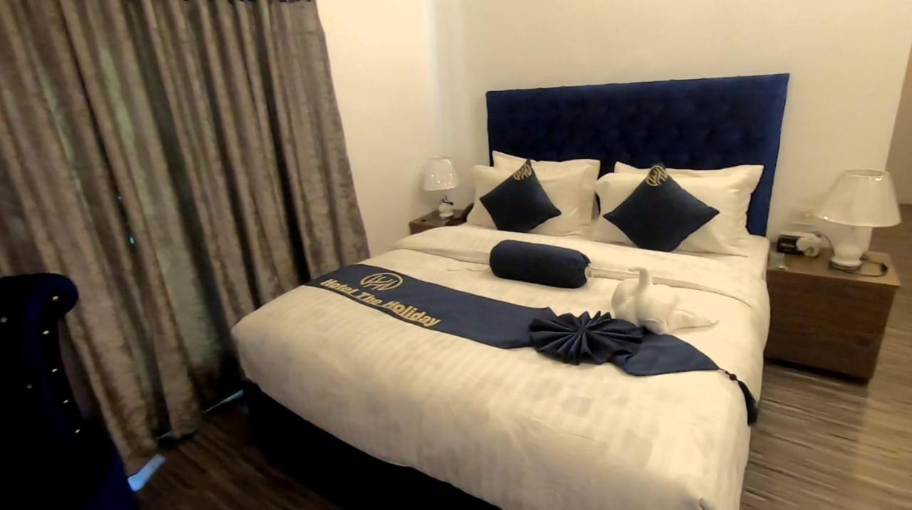 Hotel The Holiday Lahore Bagian luar foto