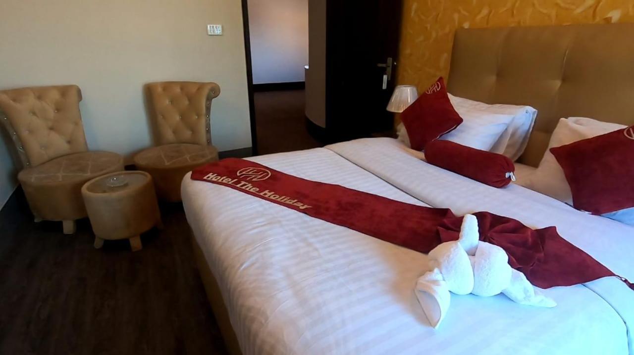 Hotel The Holiday Lahore Bagian luar foto