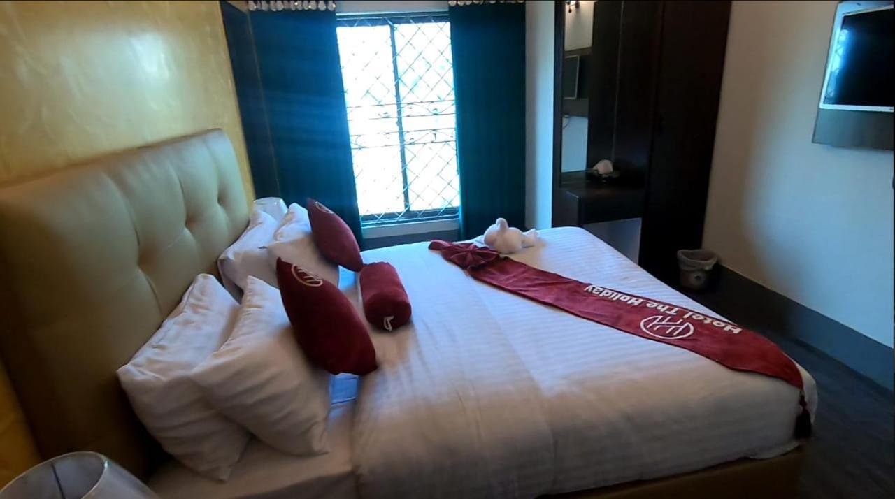 Hotel The Holiday Lahore Bagian luar foto