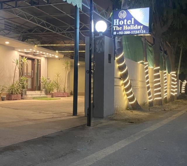 Hotel The Holiday Lahore Bagian luar foto