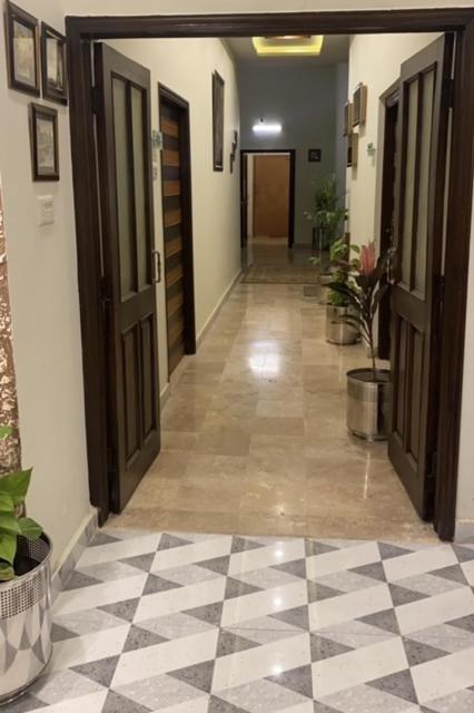 Hotel The Holiday Lahore Bagian luar foto