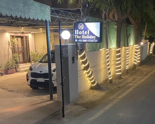 Hotel The Holiday Lahore Bagian luar foto