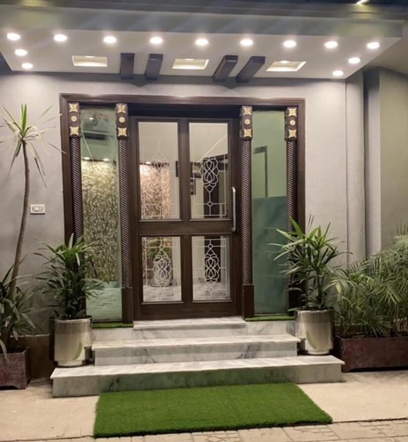 Hotel The Holiday Lahore Bagian luar foto
